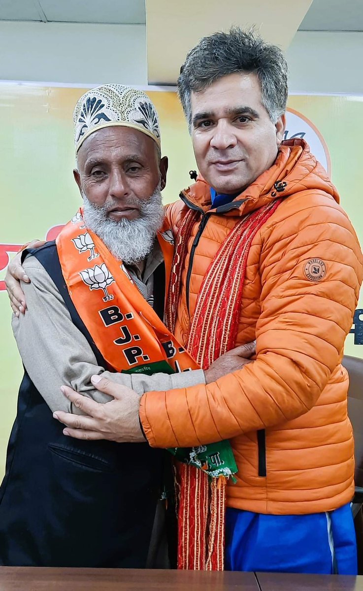 RavinderRaina's tweet photo. Jenab #Choudhary_Maqsood_Hussain Sahib (Surpanch Dabber) Sh #Chaman_Lal Ji (Surpanch Mangiote) Sh.#Pawan_Kumar Ji (Naib Surpanch Dabbar) from Nowshera Constituency, alongwith Supporters Join BJP. https://t.co/3jAumzrqIc