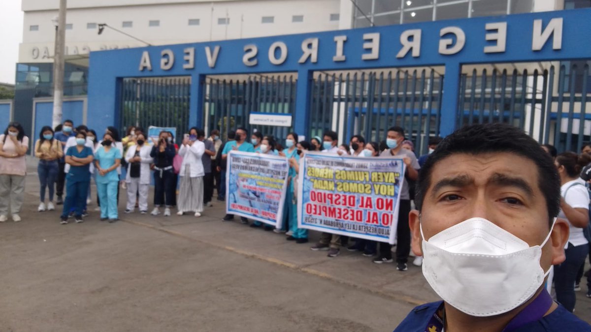 VictorBolvar1's tweet photo. #HospitalNegreiros en caos,por no renovacion de personal.@EsSaludPeru no está velando por sus pacientes @Soy_DelCallao @prensachalaca @RPPNoticias https://t.co/iwxJ1qfNea