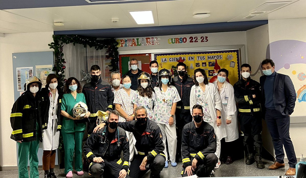 112cmadrid's tweet photo. 🔹 El director general de #Emergencias, Pedro Ruiz, ha acompañado a los #BomberosCM del #Parque42 (Collado Villalba) y del #Parque41 (Las Rozas) en la visita.
#ASEM112 https://t.co/UtceakOsEL