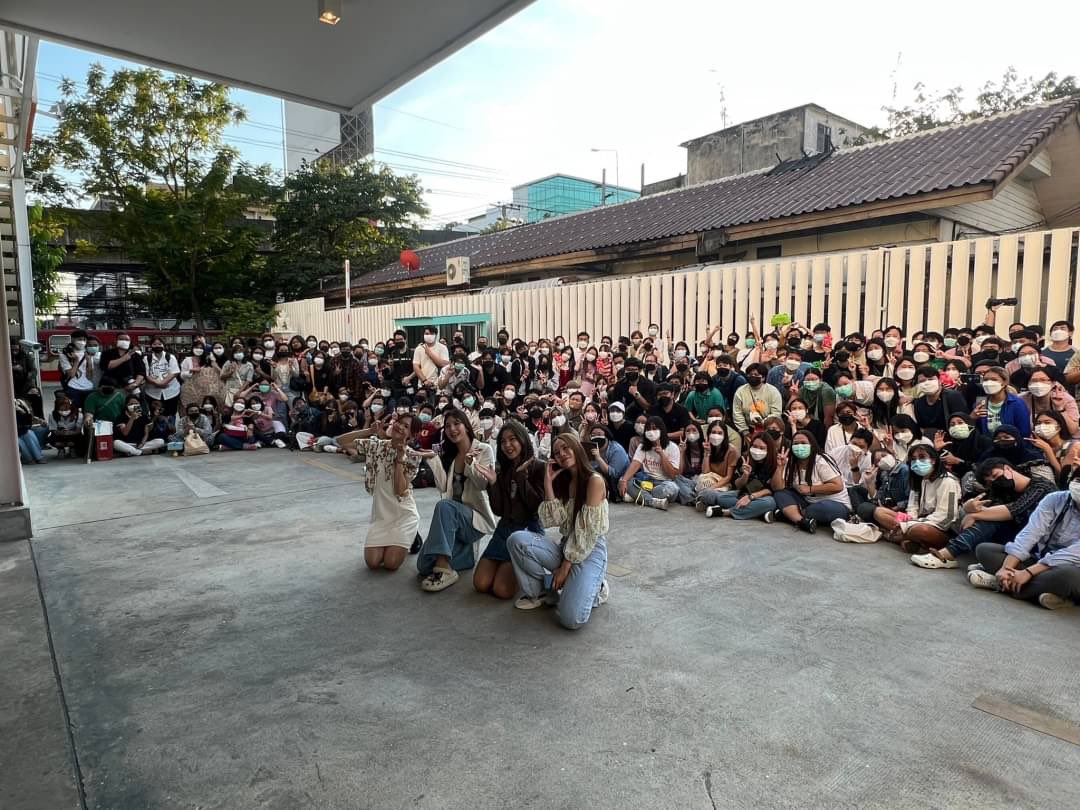 Ornoung_'s tweet photo. พอได้เจอแฟนคลับแล้วคิดถึงเนอะ ดีใจที่ได้เจอกันก่อนสิ้นปีนะคะ 🥺🫠 #Ornoung #MoveORN https://t.co/dojADHN8ul