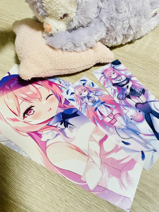 新刊セットに入る我部りえるちゃんの大判ポストカードとクリアしおりですポストカードは表面がキラキラした紙に印刷してあります#我部りえる 