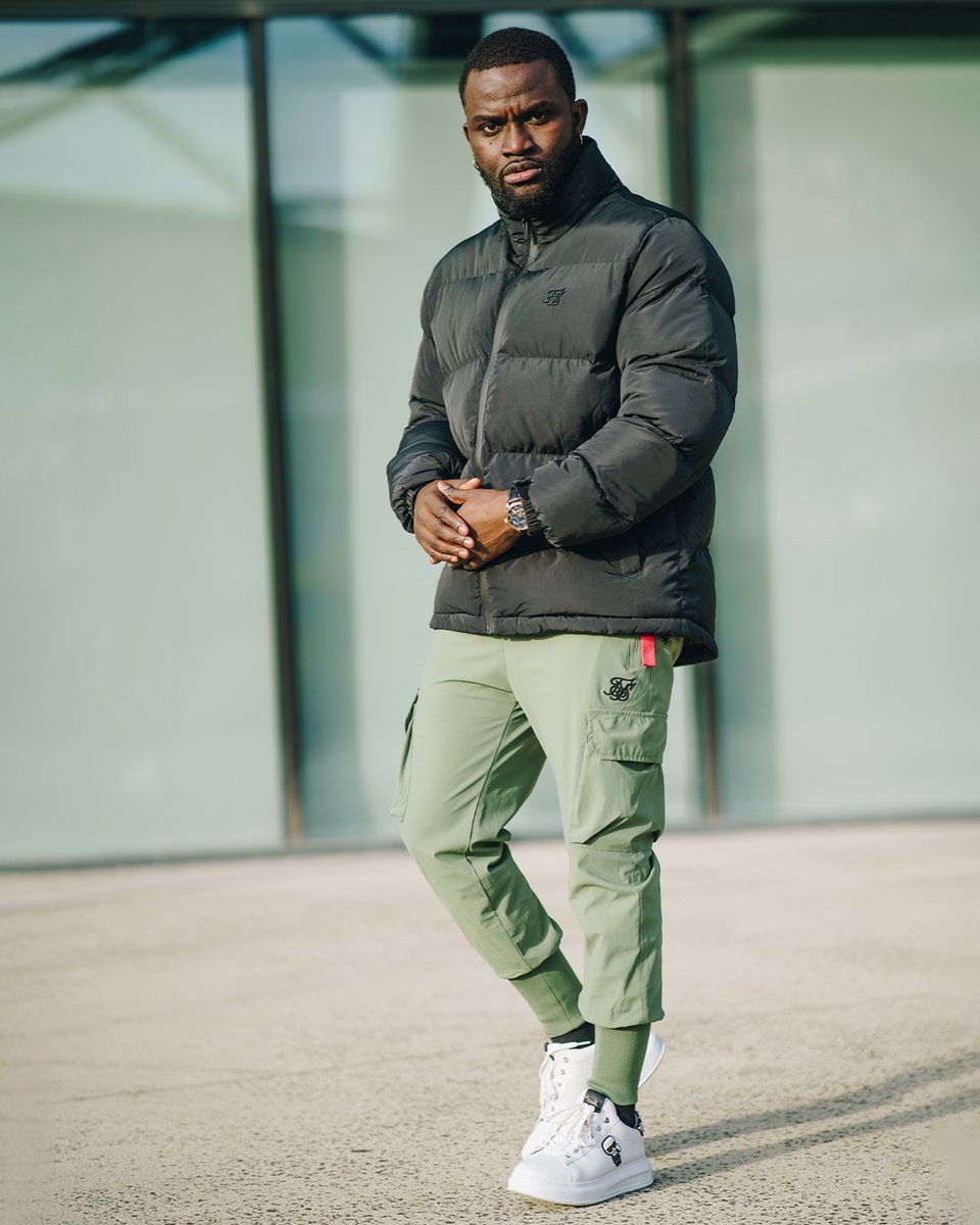 SikSilk's tweet photo. Us 🤝 puffer jackets 
🔎SS-22614 &amp; SS-23438
📸@djivankiller wears sizes M &amp; L
https://t.co/jufHyTv6jv
#followthemovement #siksilkouterwear #aw22 https://t.co/7SBpiLXT3m