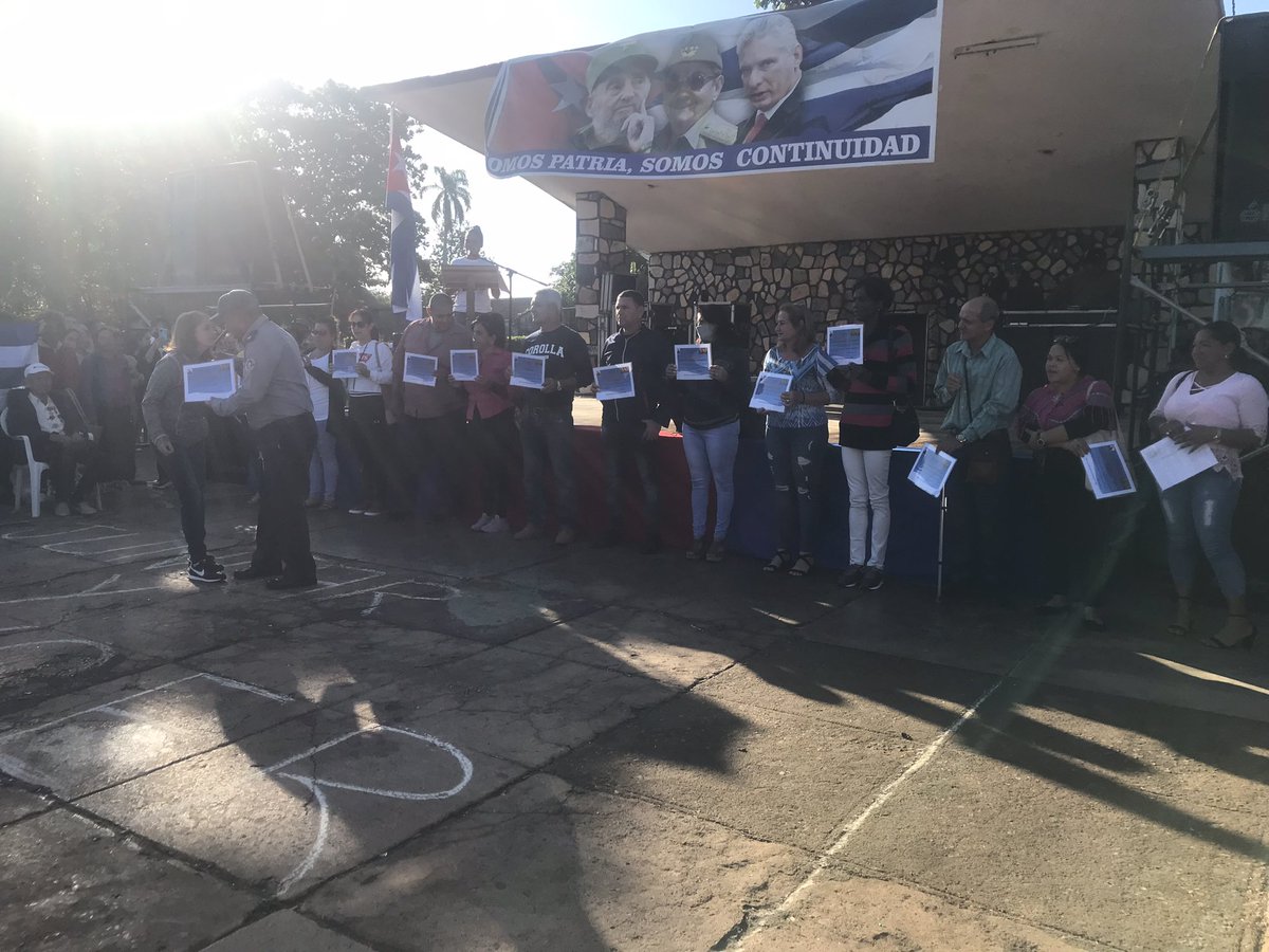 Merecido reconocimiento a la #EmrohCentro por los Resultados obtenido en el cumplimiento de las tareas en saludo al 64 Aniversario de la #Revolución.
#MatancerosEnVictoria <a href="/ChirinoValdes/">Francisco Ismael Valdés Chirino</a> <a href="/MayabequeEAA/">Empresa De Acueducto y Alcantarillado Mayabeque</a> <a href="/ForteYanivis/">Yanivis González Forte</a> <a href="/PedroRo74049818/">Pedro Rodríguez Campos</a> <a href="/dirgeneraleaac1/">Daniel Fuentes Milanes</a> <a href="/MayabequeEAA/">Empresa De Acueducto y Alcantarillado Mayabeque</a>