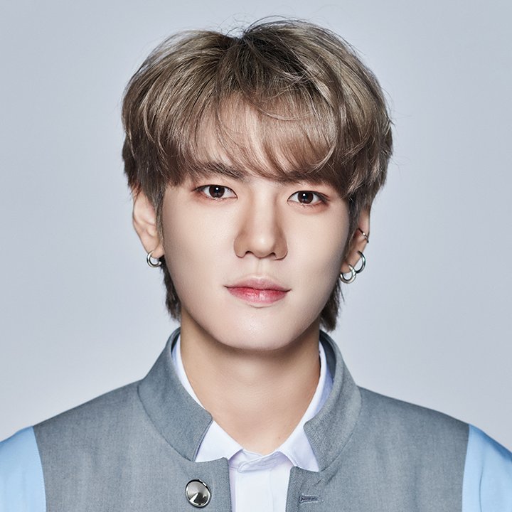 npomvtt's tweet photo. Lee Hwanhee
Aniversário: 06/05/1998
Empresa: TOP MEDIA 
Membro do UP10TION https://t.co/gj0gmGFxGF