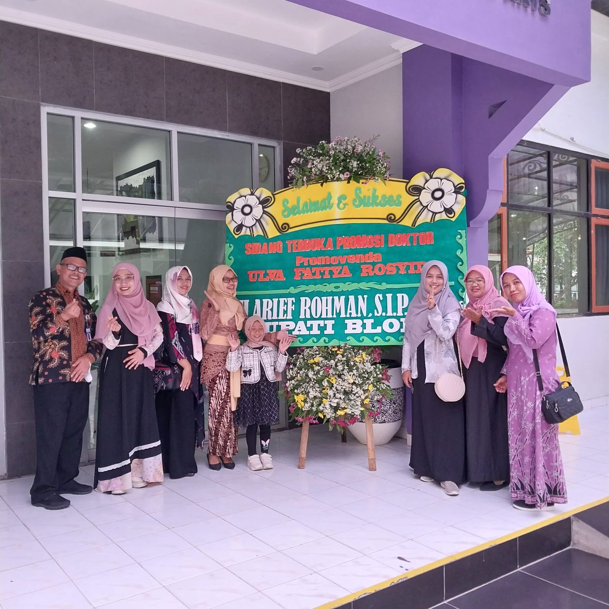 malisfuraida's tweet photo. Selamat untuk Bu Doktor Ulva Fathiya, TA Pendamping Program 1 OPD 1 Desa Dampingan dalam rangka Pelaksanaan Program Unggulan Ngopeni kadang kekurangan https://t.co/NFm5denylT
