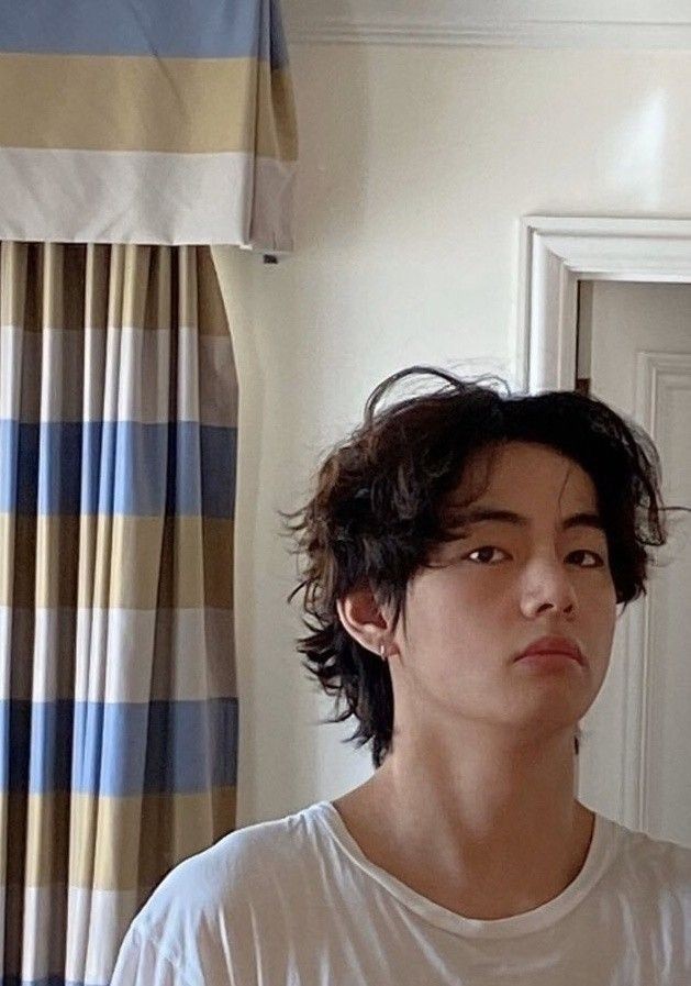 mochiniebae's tweet photo. "só acredito porque tem imagens" - uma thread sobre coisas do taehyung que até hoje não creio que aconteceram mesmo: https://t.co/lSKKTrmSUO