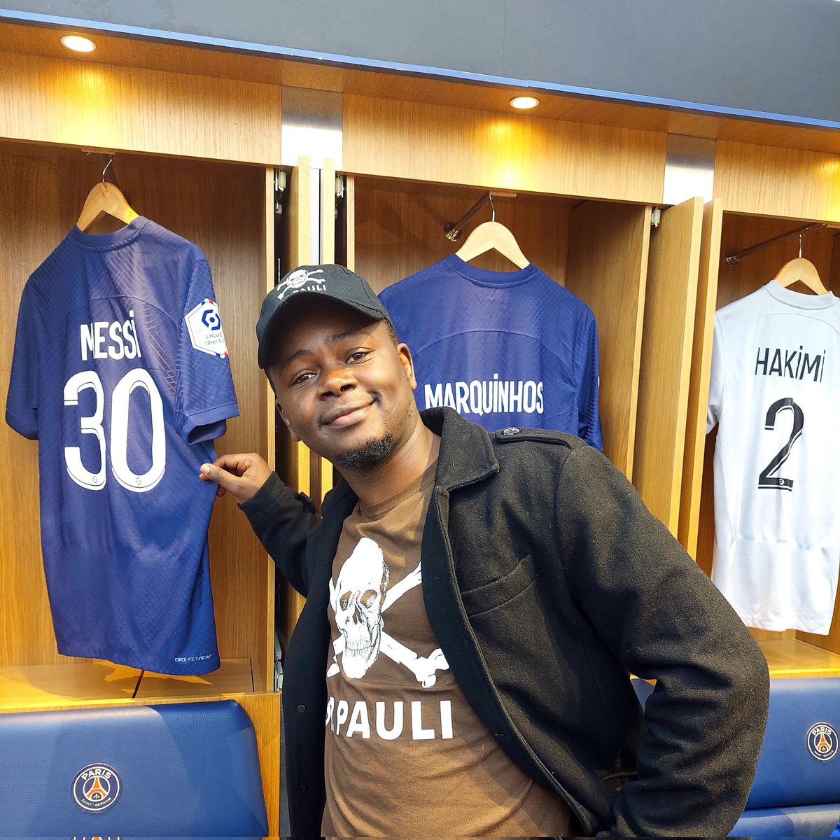 iChenko_SM's tweet photo. Ici C'est Paris @PSG_inside @PSG_English https://t.co/LUyfHdPW2s