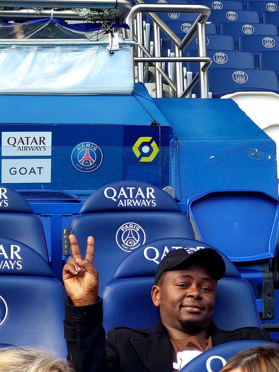 iChenko_SM's tweet photo. Ici C'est Paris @PSG_inside @PSG_English https://t.co/LUyfHdPW2s