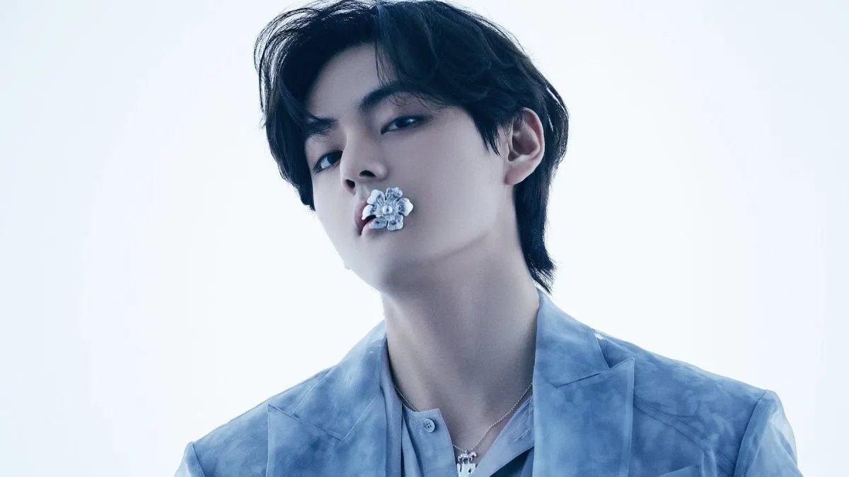 consequence's tweet image. Happy birthday to Kim Taehyung! 🎂 

The BTS member is turning 27, and we're celebrating with a playlist of 10 of our favorite V-centric tracks: cos.lv/QqOX50MeQYu 

#HAPPYVDAY
#HappyBirthdayTaehyung
#TAEHYUNGDAY