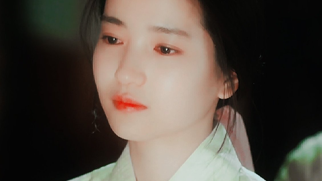 내 눈매가, 꼭 아버님을 닮았다고···. 고집 부릴 때가 특히, 아버님 얼굴이라고···. 함안댁도 어머님 얼굴을 모르니, 내 얼굴에서 아버님을 빼면 어머님일 거라고···.