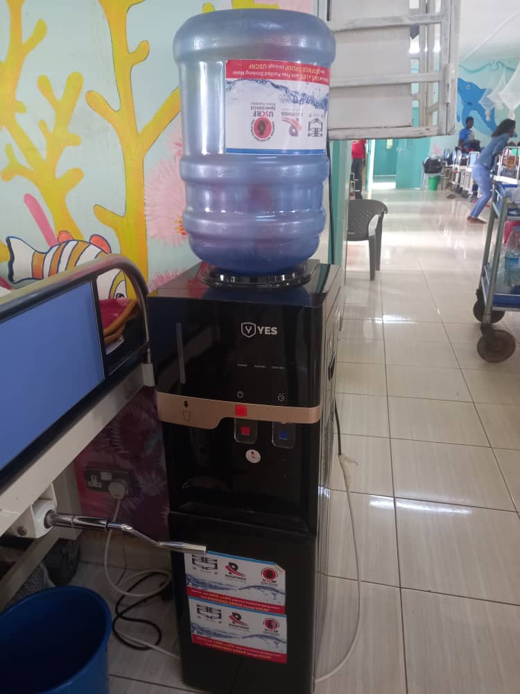 uscrfuganda's tweet image. We provide water to the SickleCell clinic in Mulago weekly. 
Drinking water promotes healthy blood flow and reduces the chance of red blood cells sickling and sticking together. It keeps  blood cells supple so they can move more freely within the blood vessels.@ddanielroy