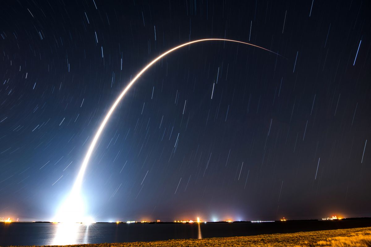 Stunning SpaceX rocket launch lights up predawn sky over Florida (photos) trib.al/VMrK3rD