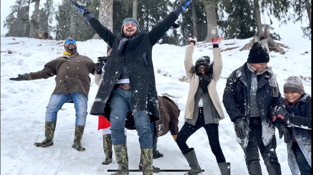 ghulamnazad's tweet photo. Great to see winter sports activity taking place in Bhadarwah. More youngsters should participate in these sort of events. Gives me both joy &amp; hope to see Bhaderwah coming up in such a way and taking up sports. Enjoy the snowfall. God Bless you all.! https://t.co/7XKToXbIDZ