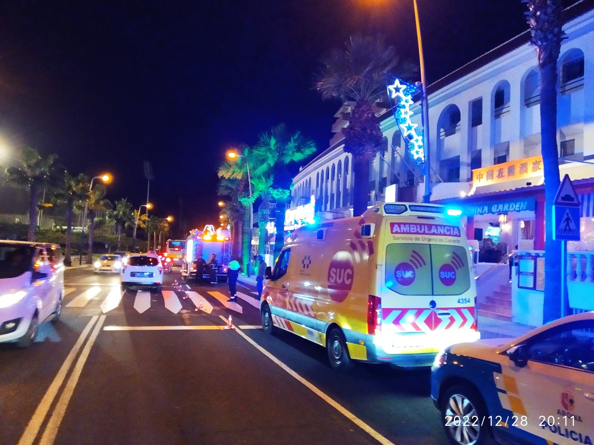 Ayer se reguló el tráfico, colaborando con <a href="/BomberosTf/">Bomberos de Tenerife</a> en avenida Arquitecto Gómez Cuesta.
