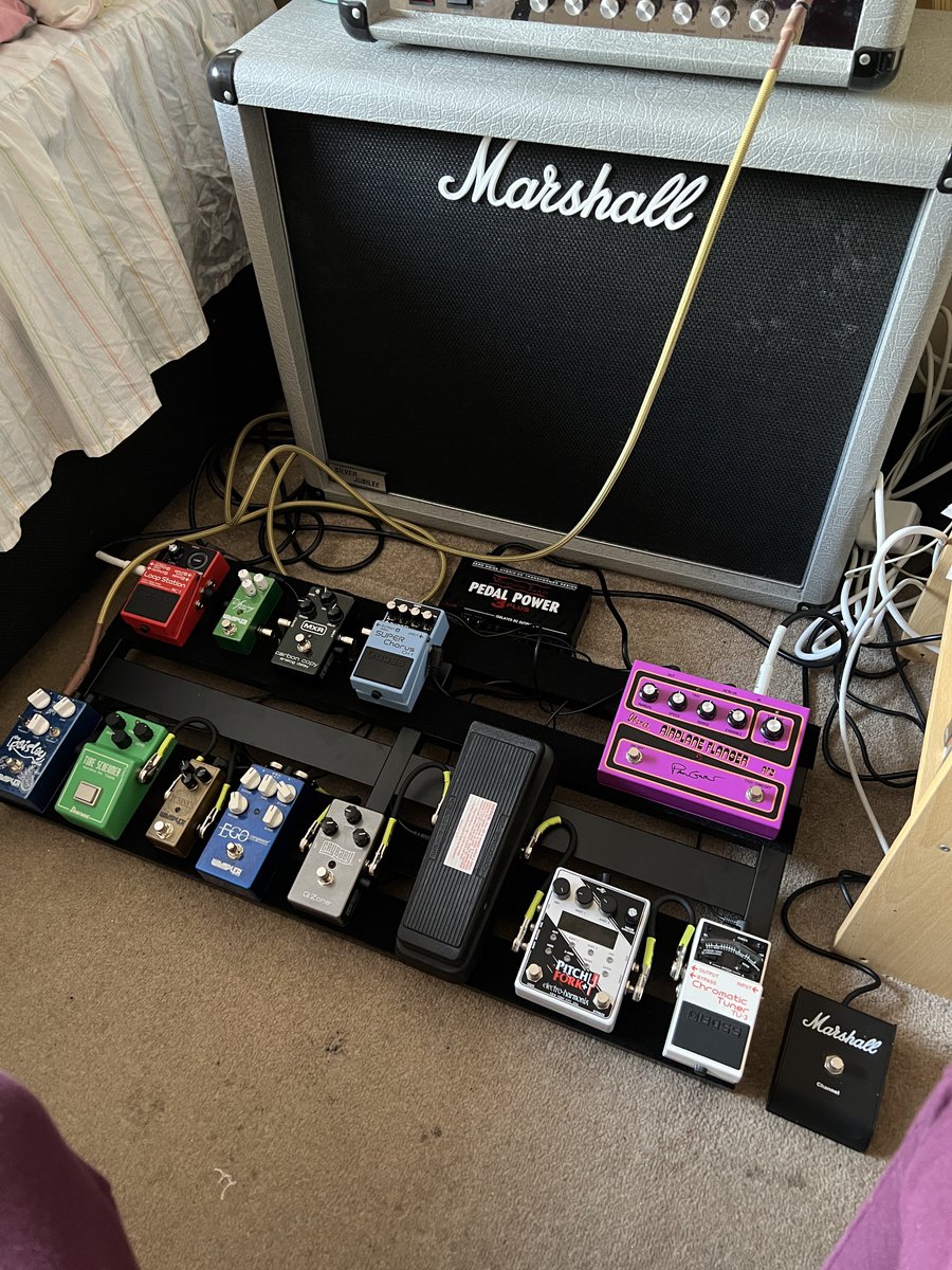 LukeClayson's tweet image. Pedal board is done 🙂