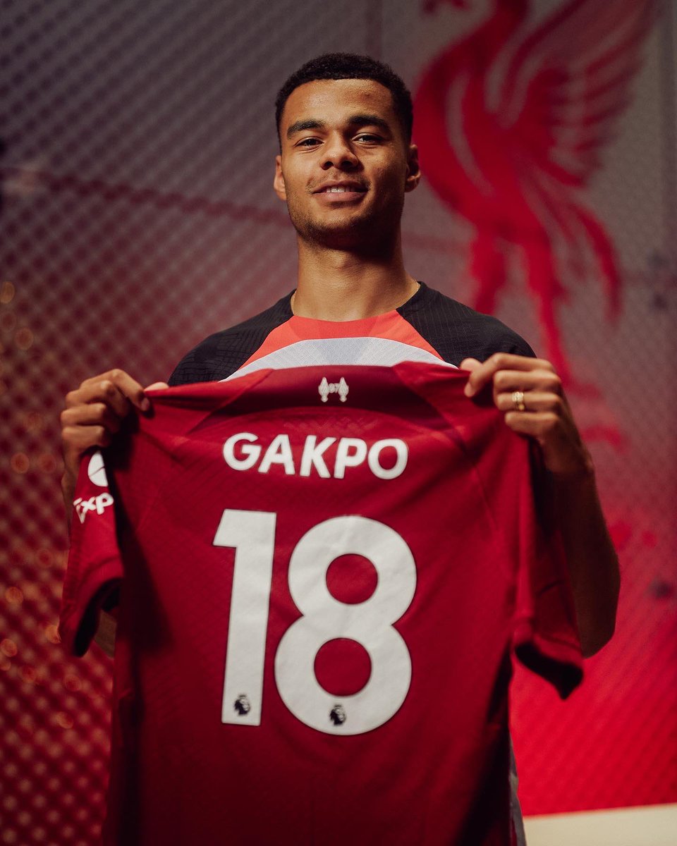SEG_HQ's tweet photo. 🔴 First day as a Red!

🤝 Cody Gakpo https://t.co/fo3mS7yuxY