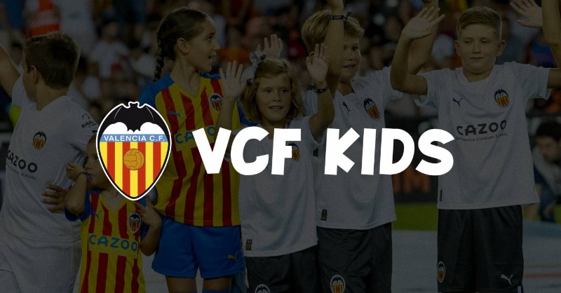 valenciacf's tweet photo. 🤩 ¿Quieres que tus hijos vivan una experiencia única en #Mestalla? 🏟️
📝 Gracias a #VCFKids y 𝙎𝙊𝘾𝙄𝙊𝙎 𝙑𝘾𝙁 podrán saltar al césped y posar junto a nuestros jugadores en la foto del once inicial
Apúntate AQUÍ 👇🏽
