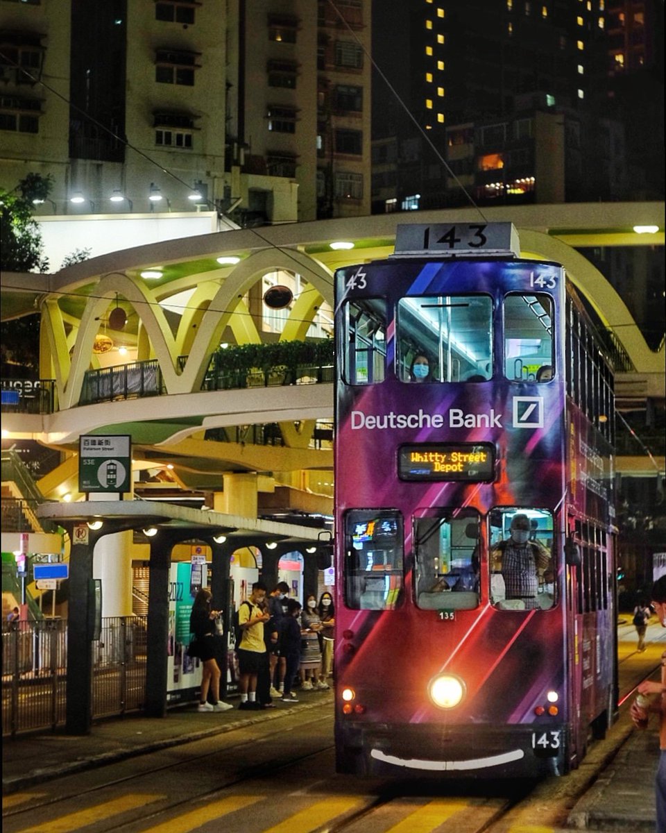 Under the 'Mcdonald's'circle bridge ...🍟✨ #hkig #discoveryhongkong #nightphotography #streetphotography #tram #hkiger #hongkongtram #tramstop #hongkonginsta #hongkonglife #neonsign  #neonlights #hktram #tramway #電車 #電車倶楽部 #neonlights #霓虹燈 #under_the_sign_hongkong