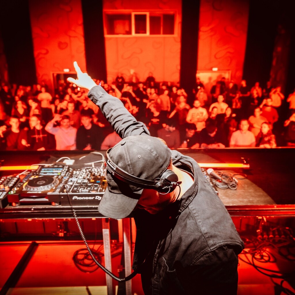 Which was your favorite track that I put out this year? 😀

2022 had a lot of musical highlights for me and I managed to put out more music than in previous years which in return doubled my streaming numbers. So a big thank you to everyone listening, … instagr.am/p/CmwKI1Ao1HU/