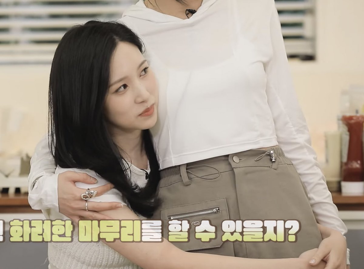 chaeyo_my54's tweet photo. あたし、チェヨンちゃんがミナちゃんの肩にガッツリ手置いてるの大好きなんですよね…🥹 https://t.co/JmdUVCjrKA