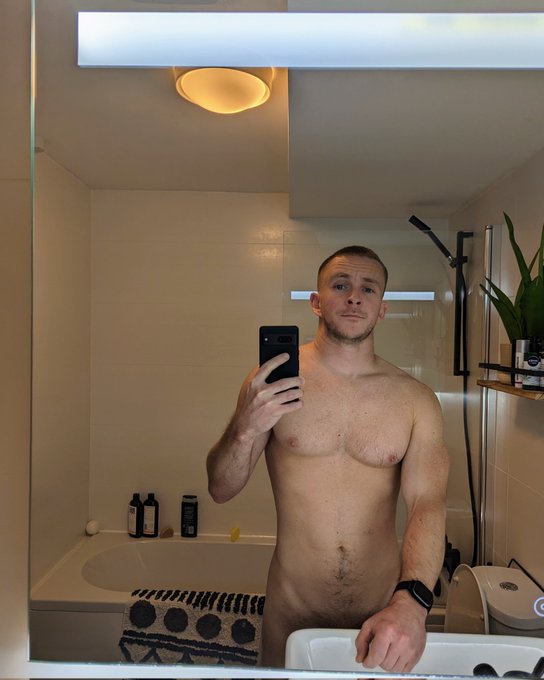 2 years later, finally wired it up.. 🤦&zwj;♂️ https://t.co/LxmUQOSfjI<a href="/tag/weekendvibes"class="tags"><span>#weekendvibes</span></a><a href="/tag/smellysox"class="tags"><span>#smellysox</span></a>