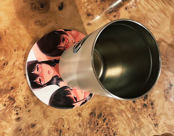 台湾版作ってもらっているMyACGさんからいただいたコースター、印刷もすごく綺麗で面白いけどこれはお客さんには出せない…🙅 