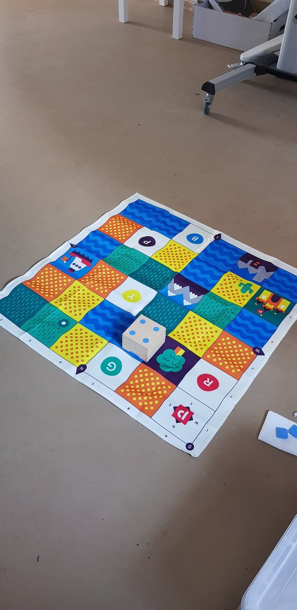 KidsDigitalDE's tweet photo. Der Junghackingtag war super interessant für Kinder und Eltern. Neben Calliope und Ozobots gab es noch Scratch, BeeBots und Cubetto. Vielen Dank auch an @digitalmacherei für die Unterstützung! https://t.co/l47gHdlo4y