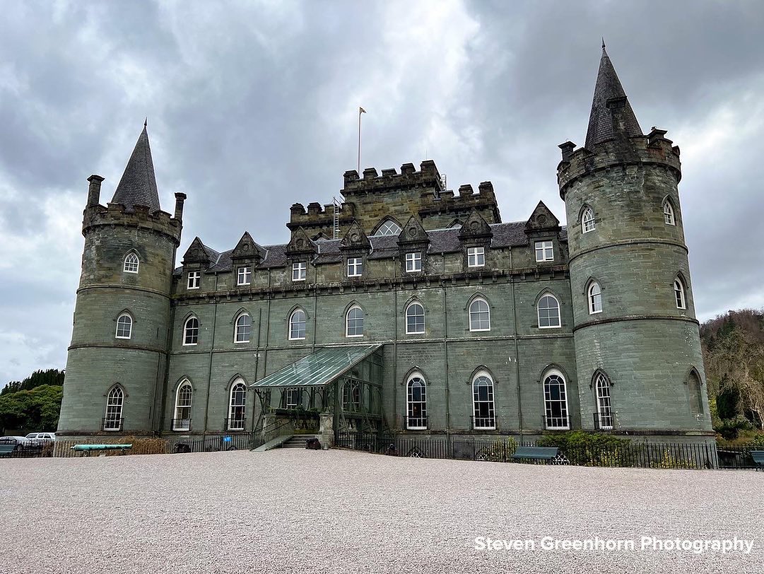 Inveraray Castle🏴󠁧󠁢󠁳󠁣󠁴󠁿.                            <a href="/ThePhotoHour/">#ThePhotoHour</a> <a href="/InverarayJail/">Inveraray Jail</a> @amkingphoto <a href="/andrewsp2009/">Andrew Spratt</a> #photography #photographers #Castle #beautiful #scotland <a href="/VisitScotland/">VisitScotland</a>