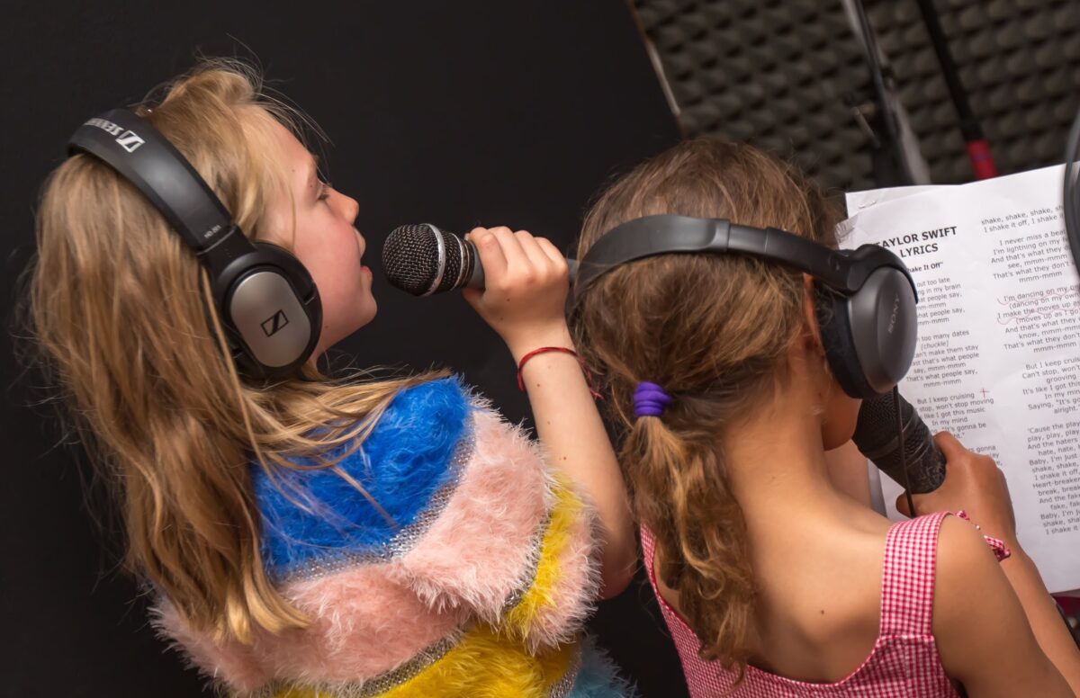 Our pop parties give children the chance to be a superstar 🌟 Whether it’s for a #childrensbirthday party or just a fun #kidsactivity they get to be a pop star in our state of the art recording studio recordingstudiosouthampton.co.uk/pop-party/
#childrensparties
#southampton #Parents