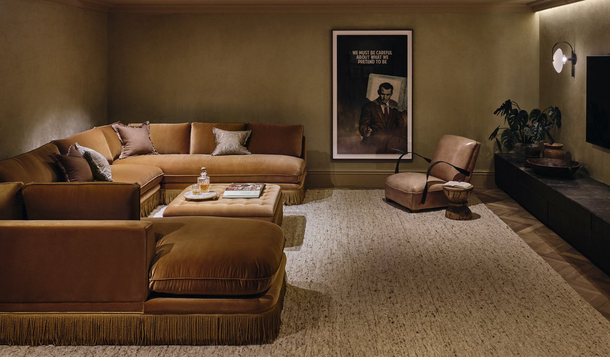 Spending the days between Christmas and New Year’s Eve here!

#banda #designstudio #interiordesign #couch #holidays #Christmas