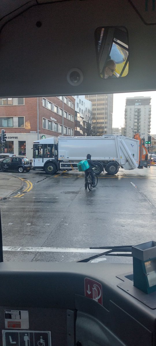 Atticus_75's tweet image. You can't stop your @cardiffcouncil vehicle there mate. 🤣  #Cardiff