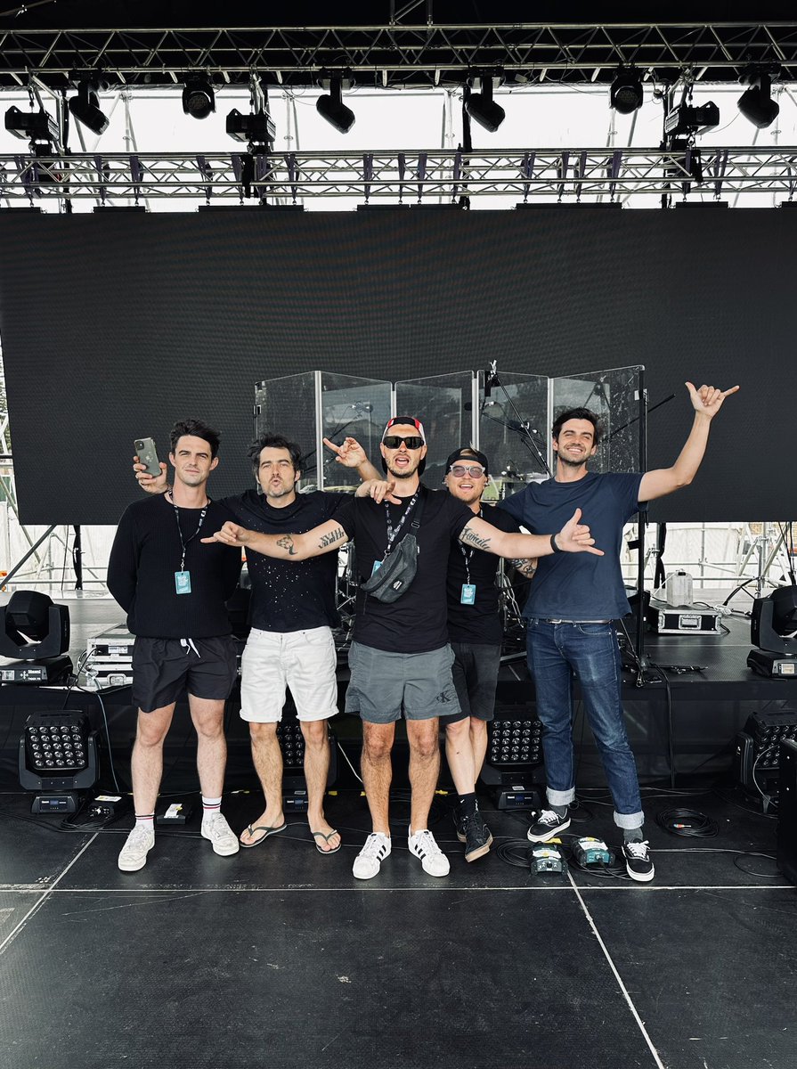 Reg vir die laaste show van 2022
Baie liefde en danks aan almal wat ons gesien het die jaar!