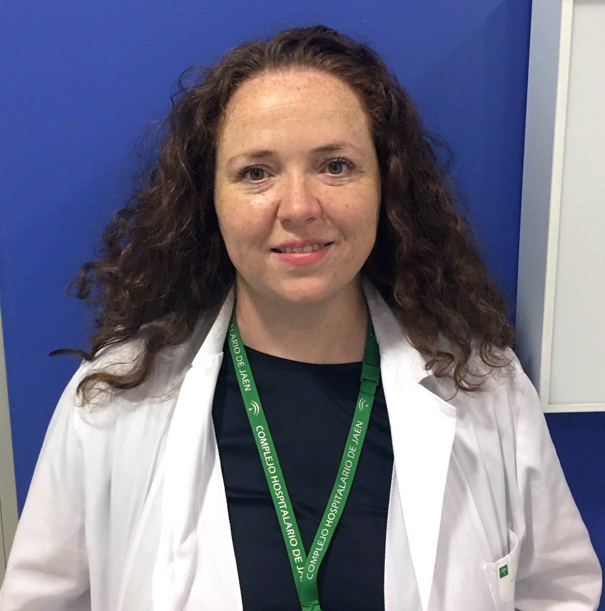saom_oncologia's tweet photo. 👩‍⚕️ RENOVACIÓN: La Dra. @analauraortega, especialista en cáncer de pulmón, cabeza y cuello en el @HospitalJaen, es la nueva presidenta de la Sociedad Andaluza de #Oncología Médica. Asimismo, se han renovado otros cargos de nuestra Junta Directiva. https://t.co/otYOG208zs https://t.co/e2ssBIKyPV