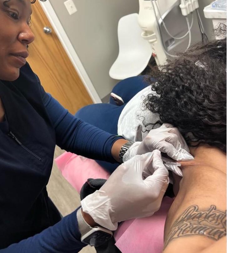 GYBB1920's tweet photo. Hyperhidrosis: Abnormally excessive sweating involving the extremities, underarms, and face, usually unrelated to body temperature or exercise.
Botox can help! 
Last for 12-16 months 
#hyperhidrosis #injectables #sweatlesslivemore #sweatypalms #botox #fillers #lips #dysport https://t.co/93kNsMuax3