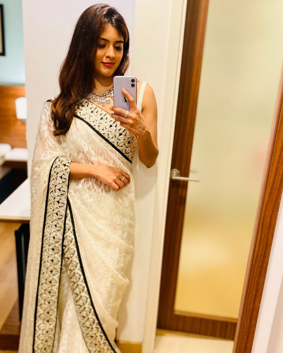 AmrithaFansPage's tweet photo. Hello📸🤍 #AmrithaAiyer https://t.co/SiwIiFzE5t