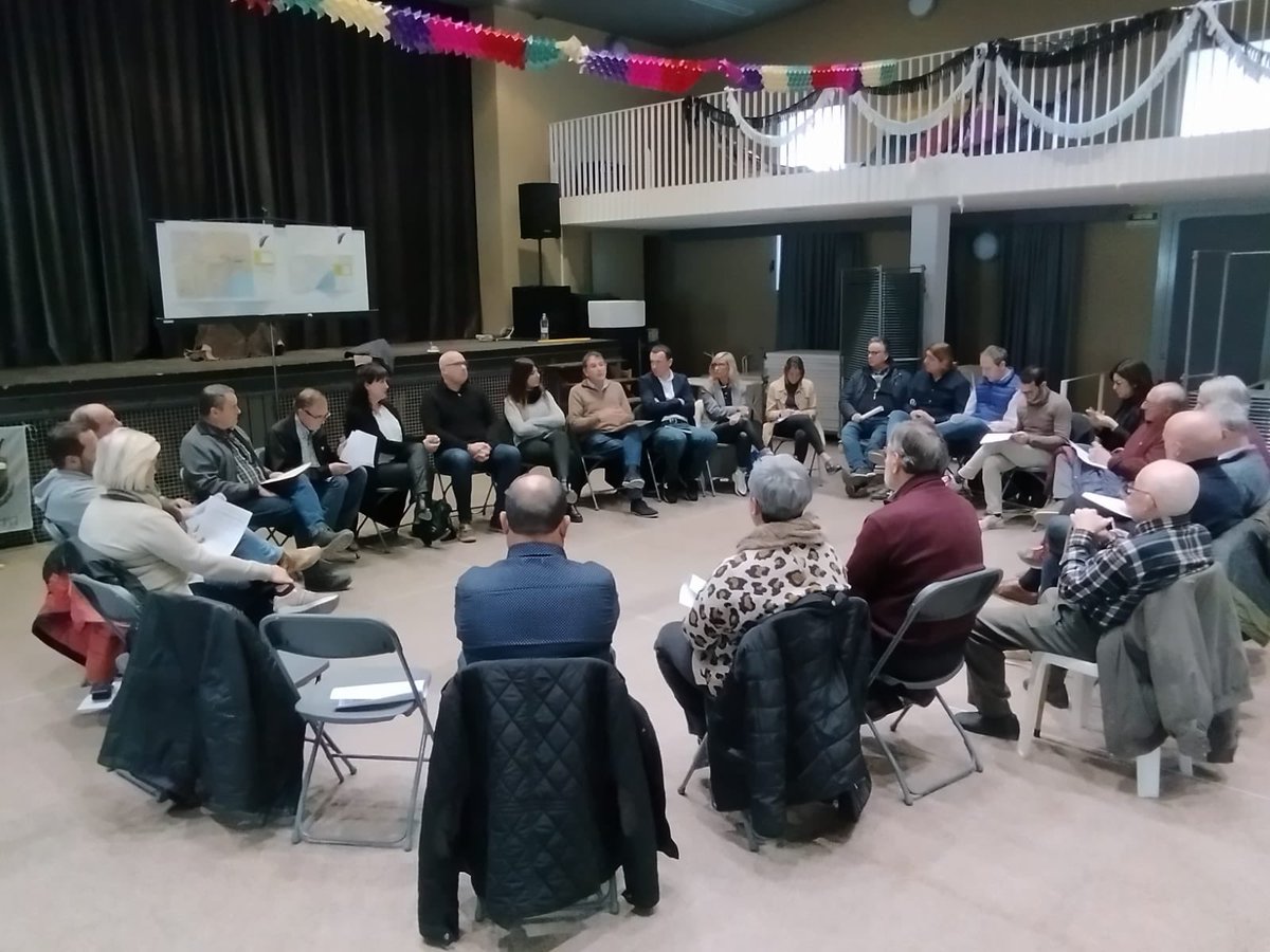 feliu_anna's tweet photo. Ens hem reunit amb els municipis de Les Garrigues i el Segrià per escoltar les seves reivindicacions. @JuntsXCat posarem tots els mecanismes parlamentaris perquè siguin beneficiaris del #fonsnuclear. Cal unitat i suport de tots els grups pel bé del territori. https://t.co/BKaDxTLsPy