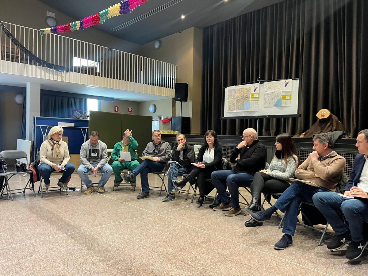 feliu_anna's tweet photo. Ens hem reunit amb els municipis de Les Garrigues i el Segrià per escoltar les seves reivindicacions. @JuntsXCat posarem tots els mecanismes parlamentaris perquè siguin beneficiaris del #fonsnuclear. Cal unitat i suport de tots els grups pel bé del territori. https://t.co/BKaDxTLsPy
