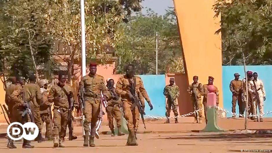 amba_newsline's tweet image. Another attempted coup in Burkina Faso?Authorities are probing a new attempt to #destabilizethe country.According to a military statement,among those being investigated for the recent incident are chief warrant officer Charles Neboa &amp;amp; sergeant Adama Traore. #France at work