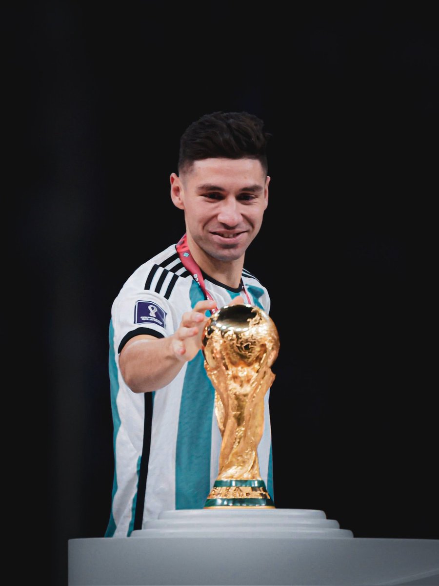 pabl0velazquez_'s tweet photo. Paso a decirles que Gonzalo Ariel Montiel con 25 años es más grande que Ibarra y cualquier otro lateral que tiren,campeón de la copa libertadores más importante de la historia y campeón del mundo haciendo el gol de penal para la consagración. https://t.co/nO67jF5TXU