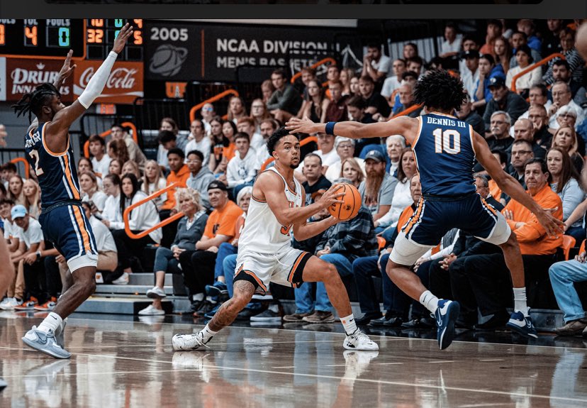 swaine8's tweet image. So tonight I’m commentating as the Findlay Oilers take on Ohio Christian. 7pm ET and 12pm UK time. Pretty special when my son is the starting point guard. Let’s go @UF_Oilers_MBB and let’s go @eisley8 click link portal.stretchinternet.com/findlay/