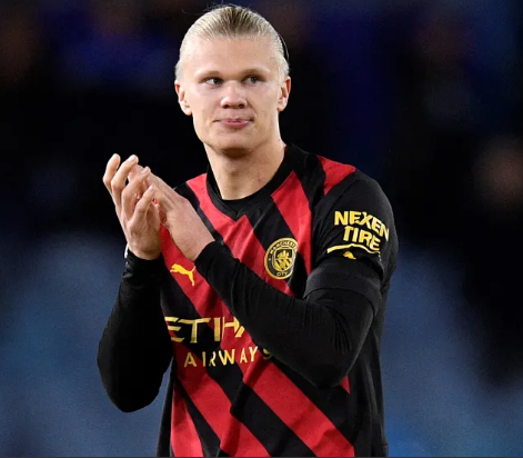 Pppppp4455's tweet image. Haaland: "Dünya Kupası'nda sinirlendim!"

⚽️City, Elland Road'da Leeds United'ı 3-1 mağlup etti ve Premier Lig'e harika bir geri dönüş yaptı. Haaland ise 51. dakikada ilk golünü kaydetti ve 64'te City'yi 3-0 öne geçirerek aynı zamanda Premier Lig tarihine de geçti. #pashagaming