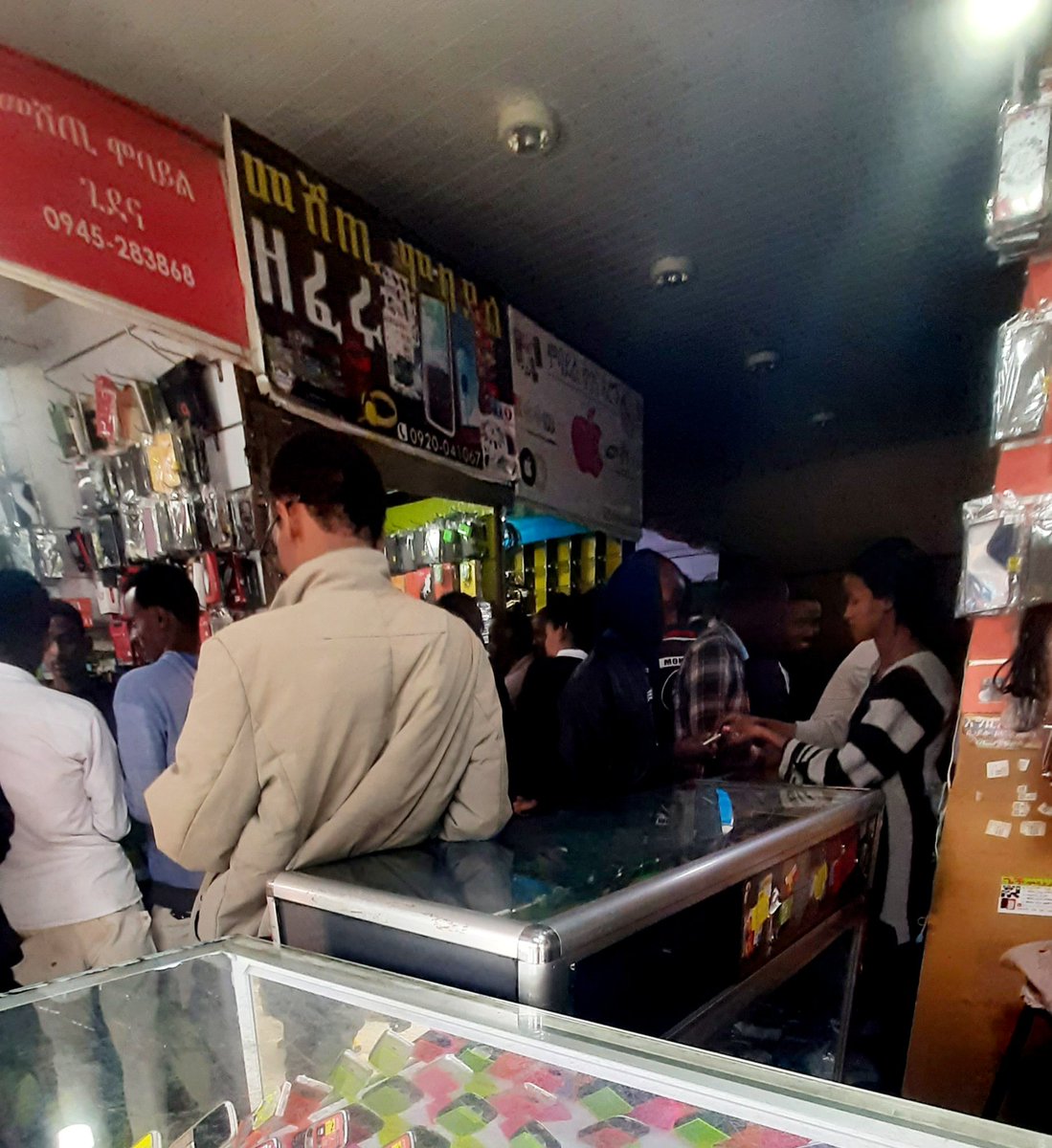 Binyamgk's tweet photo. After restoration of  telecom services  in Mekelle, mobile maintenance and sales  increases. 

Let the Eritrean soldiers leave Tigray to make this peace complete.

Peace for Tigray!! https://t.co/hRX0LAbyAR