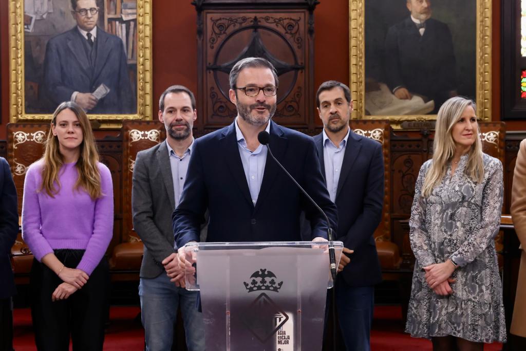 hila's tweet photo. Enhorabona als 22 funcionaris i funcionàries de l'@ajuntpalma que s'han jubilat enguany.

Gràcies per la vostra dedicació i per haver dedicat tants d'anys a Cort i a Palma.

Ara toca gaudir de la família i de la jubilació. Comença una nova etapa!! https://t.co/w8Vfi3Z5dQ