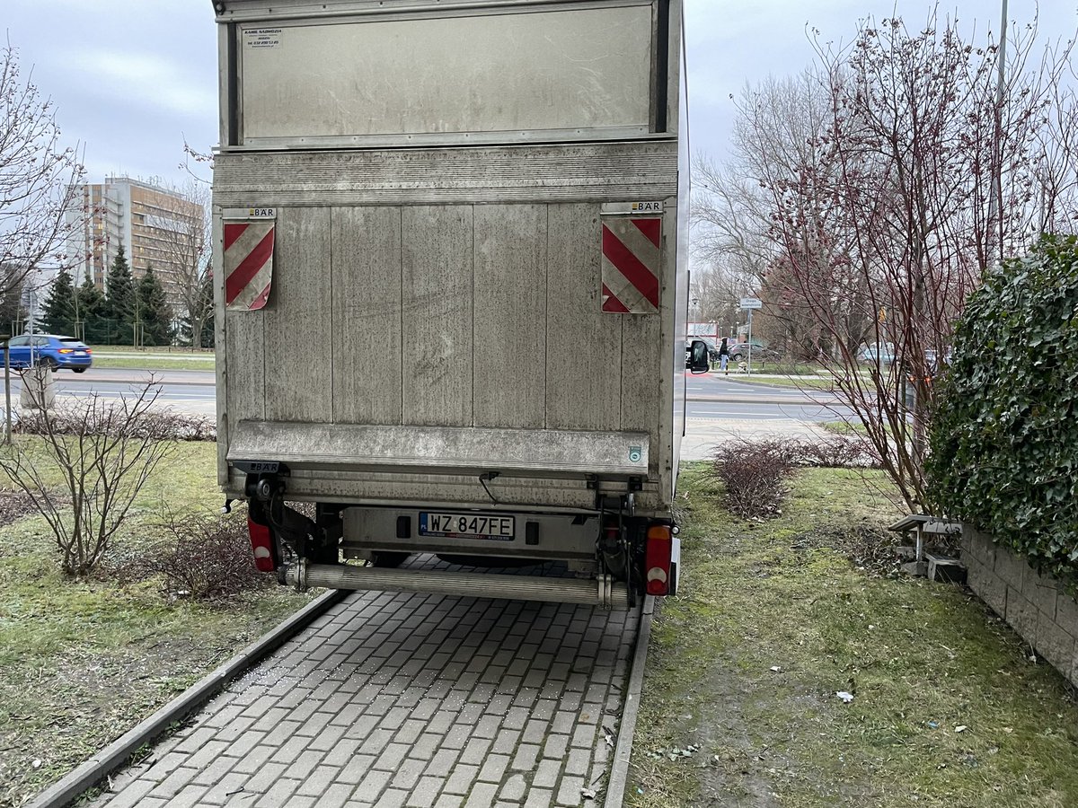 port_radom's tweet photo. Co sądziliście o kierowcy? @haloursynowpl @ursynowpl @SMWarszawa https://t.co/MlefOwLqTb