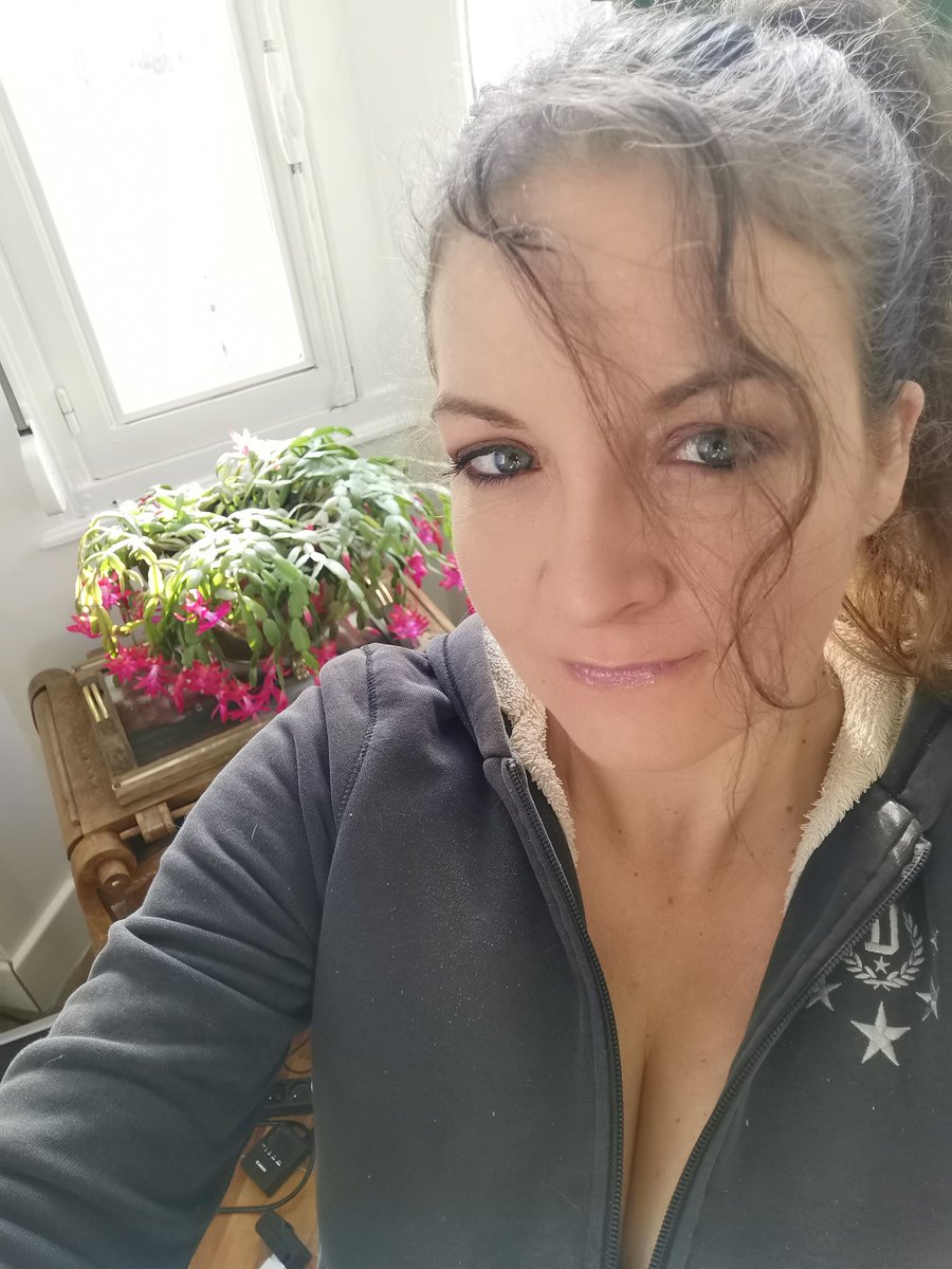 Oksana Glamour tweet media