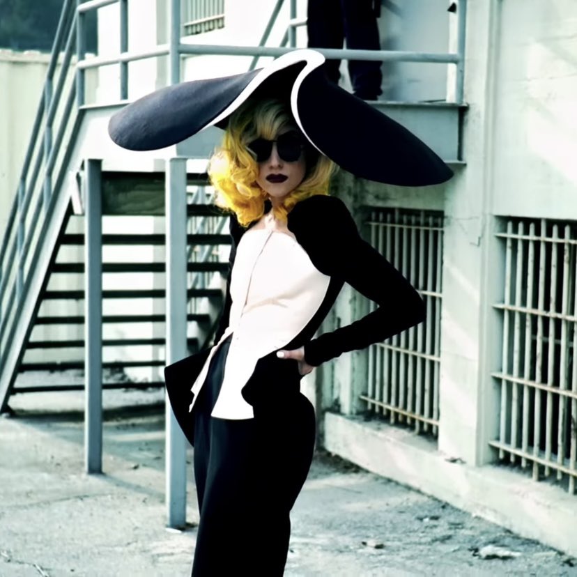 lady gaga wearing thierry mugler haute couture 'les chimères' f/w