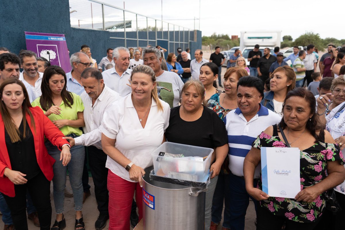 GabyPedrali's tweet photo. En mi último viaje al Depto. Arauco visité el comedor comunitario de la localidad de Machigasta, para el cual les traje los elementos que precisaban para fortalecer el importante trabajo social que realizan.

🤝La comunidad organizada es clave para llegar a quienes más necesitan. https://t.co/n1x9nH7K7m