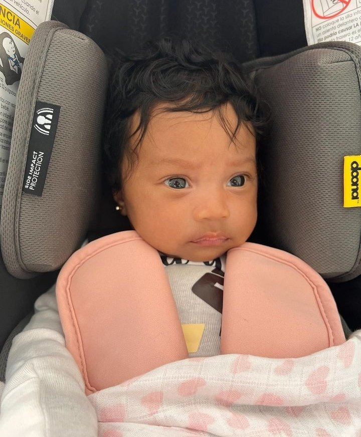 KeepItKiss's tweet photo. Hip-Hop Mogul &amp; Entrepreneur, @Diddy shares a sweet photo of her new baby girl, #LoveSeanCombs on social media for the first time.

She is so adorable 😍😍

#KeepItKiss #AllDayEveryDay #GoodVibes #PDiddy #Diddy #Love #Baby #BabyGirl #Cute #Adorable #Sweet #PhotoOfTheDay https://t.co/aAYjkevpuU