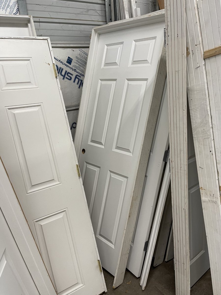 BuildingValue's tweet image. Building Value currently has an assortment of white hollow core prehung doors with hardware. These doors are in great condition and are ready to be installed. $75.00 each.