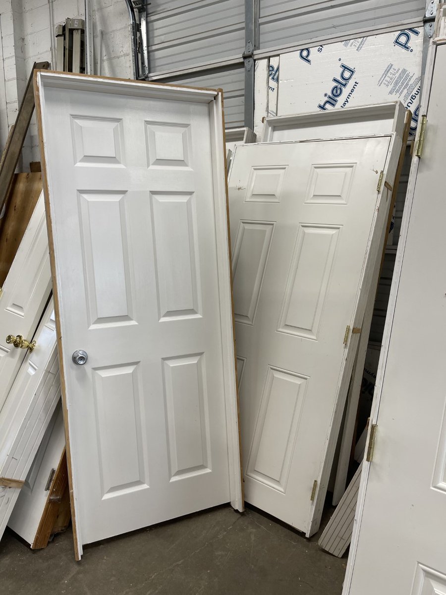 BuildingValue's tweet image. Building Value currently has an assortment of white hollow core prehung doors with hardware. These doors are in great condition and are ready to be installed. $75.00 each.